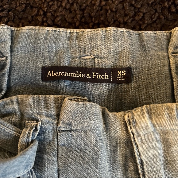 Abercrombie & Fitch | High-Rise Paperbag Short - Picture 4 of 4